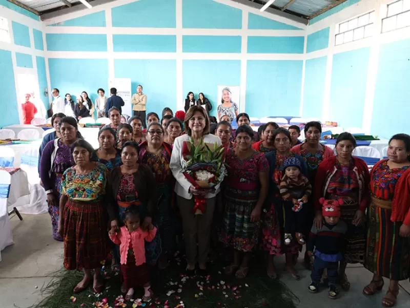 Vicepresidenta participa en capacitación de mujeres emprendedoras en Chimaltenango